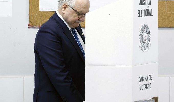 Vontade das urnas precisa ser respeitada, afirma Fachin após votar