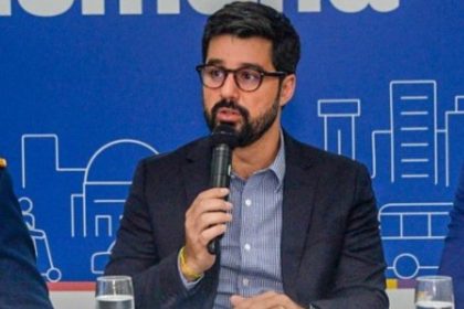 Prefeitura de Salvador diz que secretário está em missão oficial na França e se apresentará às autoridades nesta segunda-feira (26)