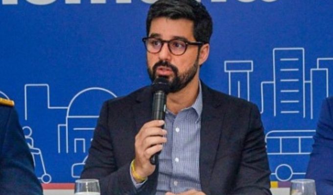 Prefeitura de Salvador diz que secretário está em missão oficial na França e se apresentará às autoridades nesta segunda-feira (26)