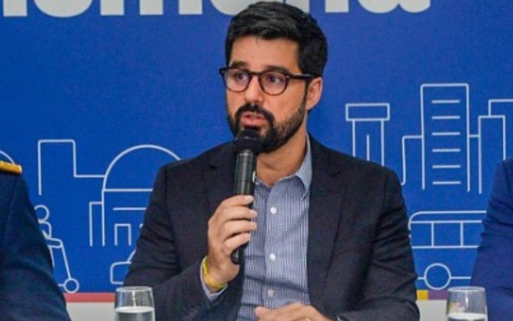 Prefeitura de Salvador diz que secretário está em missão oficial na França e se apresentará às autoridades nesta segunda-feira (26)