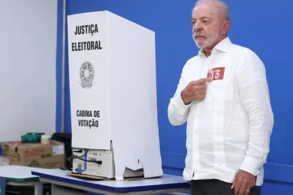 Lula amplia vantagem na Europa; veja os primeiros votos do 2º turno