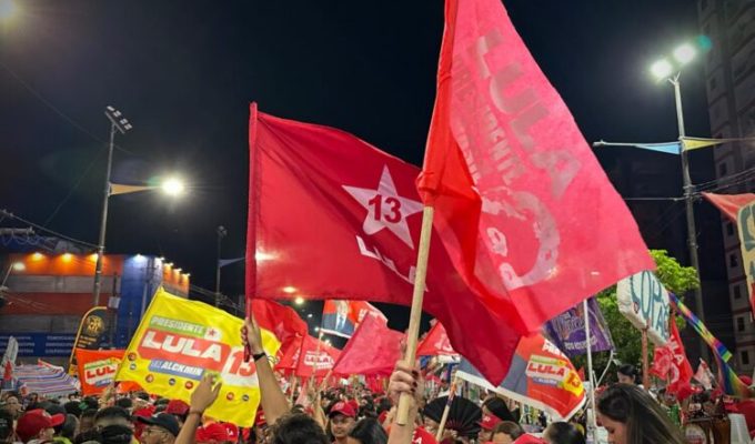 Na véspera do segundo turno, Belém ocupa a Aldeia Cabana em defesa da democracia