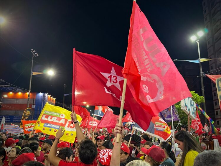 Na véspera do segundo turno, Belém ocupa a Aldeia Cabana em defesa da democracia