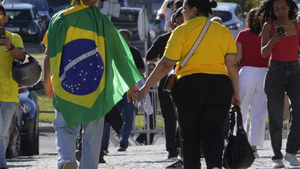 ‘Guerra espiritual’ vira trunfo bolsonarista em campanha com menos pautas morais clássicas