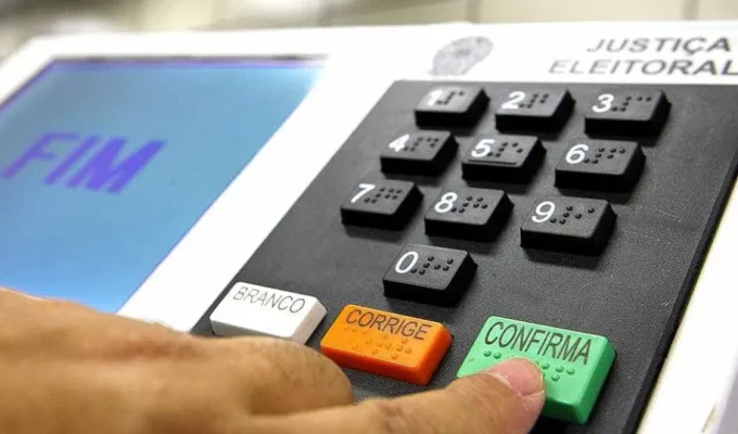 TSE começa a totalizar votos, mesmo com decisão de Zanin, e depois paralisa