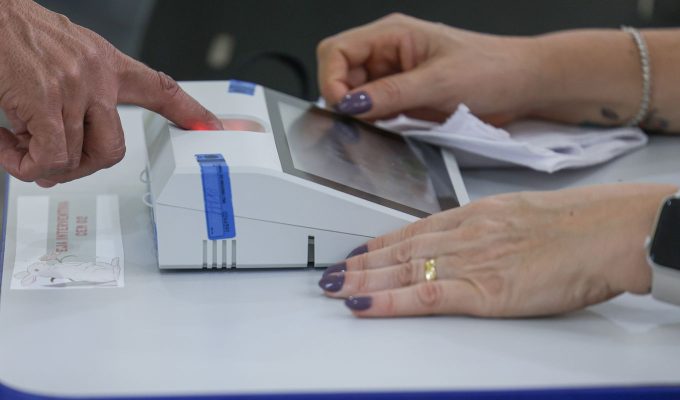 No DF, urnas fecham antes de informação sobre prorrogação chegar