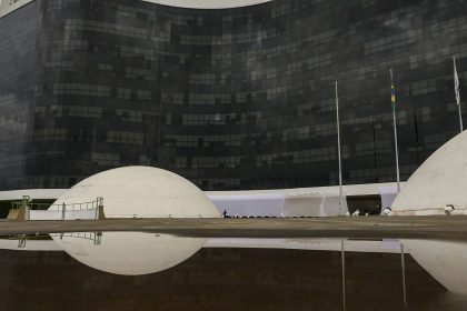 TSE diz que contagem dos votos será retomada às 19h