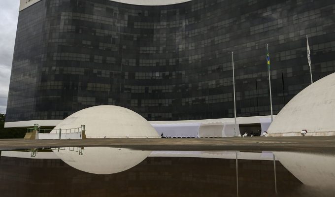 TSE diz que contagem dos votos será retomada às 19h