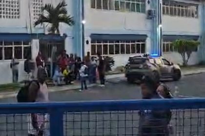 Eleitores relatam urnas fechadas e falta de transporte em Salvador