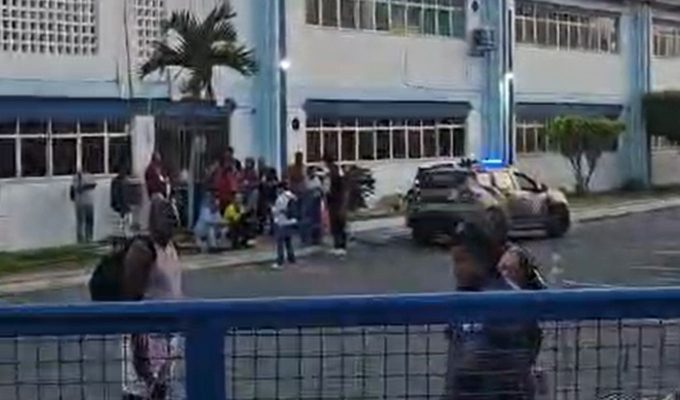 Eleitores relatam urnas fechadas e falta de transporte em Salvador