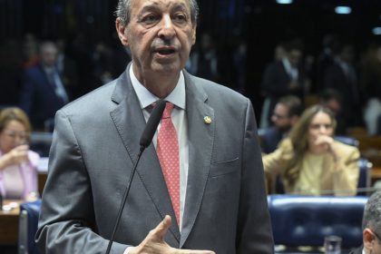 Omar Aziz é eleito governador do Amazonas
