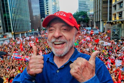 LUIZ INÁCIO LULA DA SILVA É REELEITO PRESIDENTE DO BRASIL