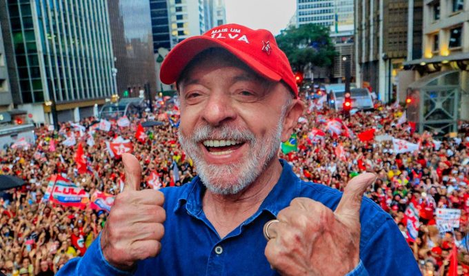 LUIZ INÁCIO LULA DA SILVA É REELEITO PRESIDENTE DO BRASIL