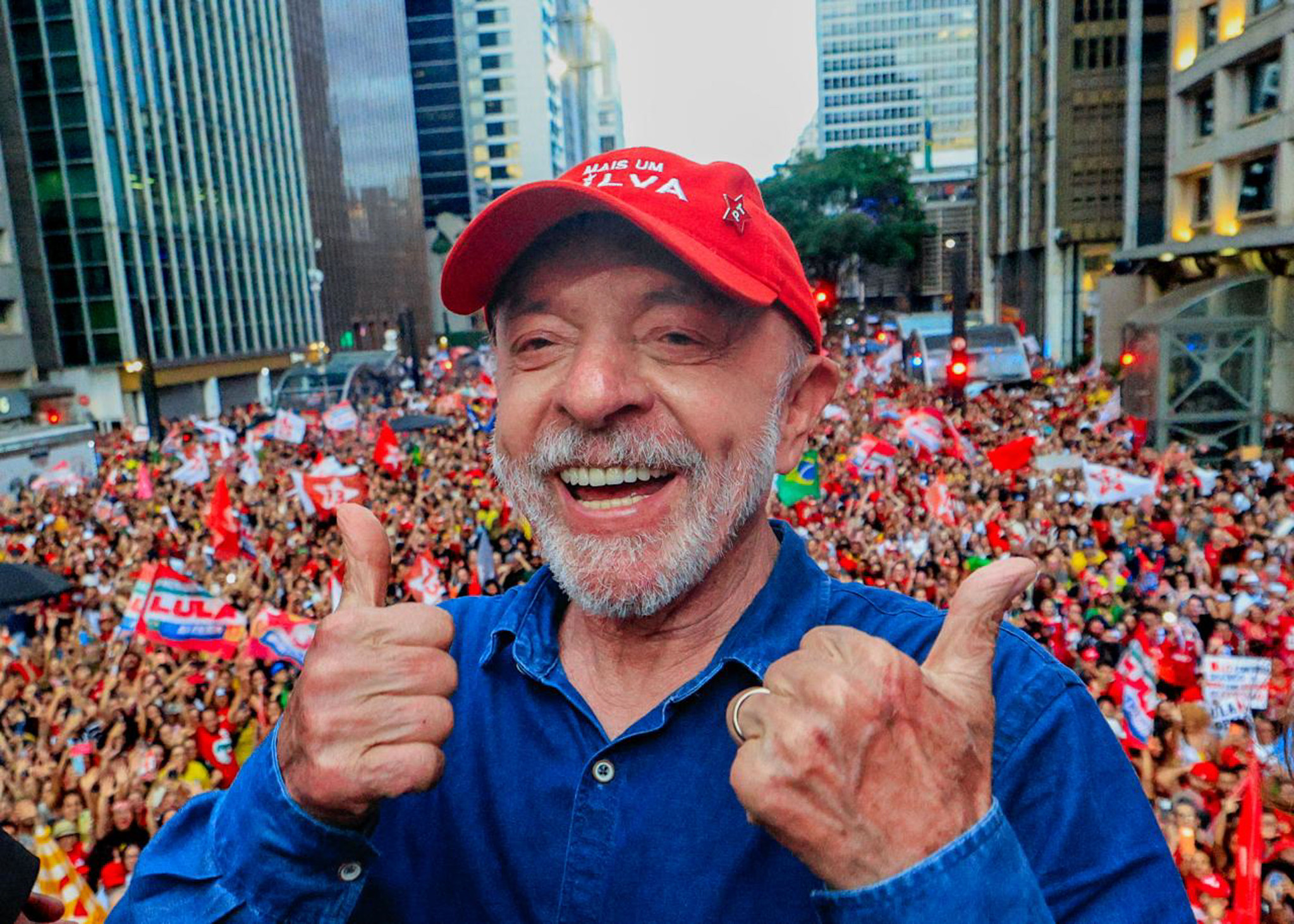 LUIZ INÁCIO LULA DA SILVA É REELEITO PRESIDENTE DO BRASIL