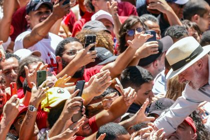Presidente do TSE liga para Lula para parabenizar reeleição