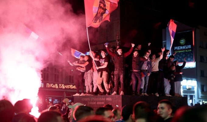 Movimento liderado por estudantes derrota partido governista em eleição na Sérvia