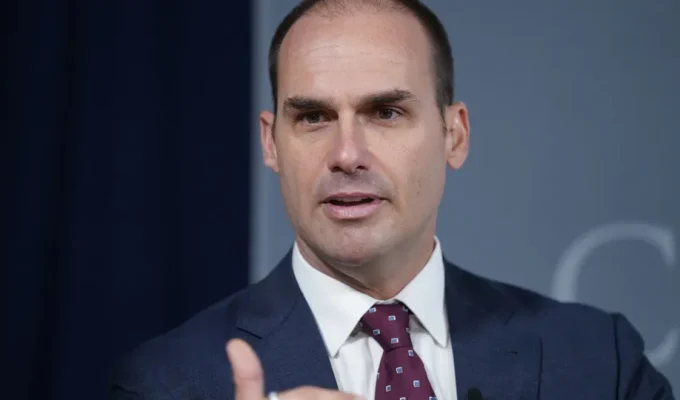 Eduardo Bolsonaro diz que eleição foi fraudada e pede pressão no exterior