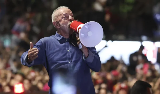 Lula promete mudar o jeito de governar, ataca Flávio e diz que venceu intromissão externa