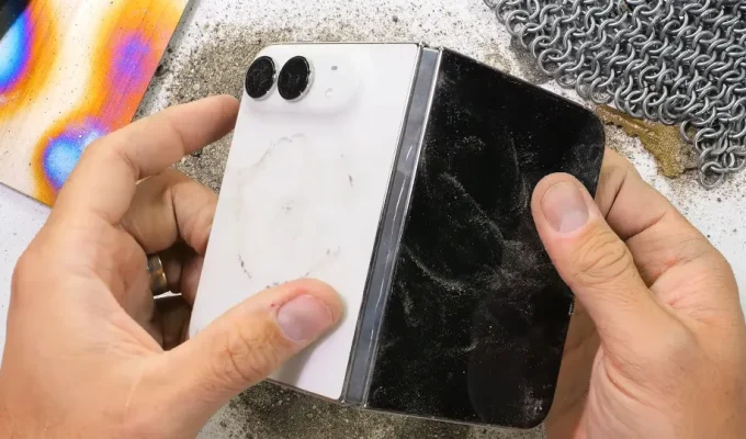 iPhone Duo não sobreviveu a teste de resistência. Veja o vídeo