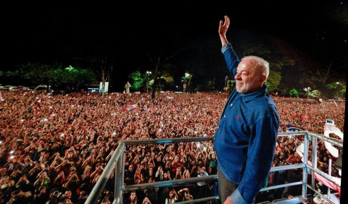 ‘O líder político mais influente da América Latina freia avanço da direita’: imprensa mundial repercute reeleição de Lula