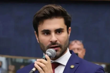 Deputado eleito Pedro Rousseff sofre grave acidente de carro