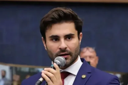 Pedro Rousseff tranquiliza apoiadores após acidente de carro na Fernão Dias: ‘Revivemos’