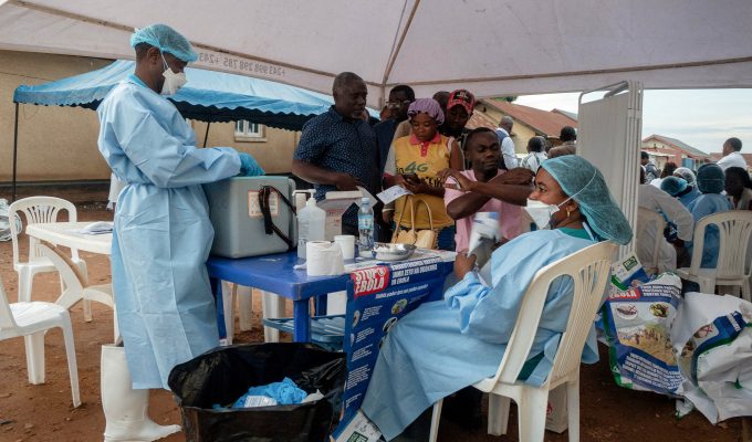 Ebola: enfermeiro é morto no Congo e profissionais de saúde se refugiam sob proteção policial