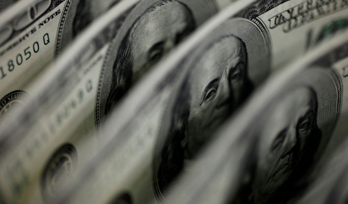Dólar sobe 8,21%, e bolsa cai 13,88% após reeleição de Lula
