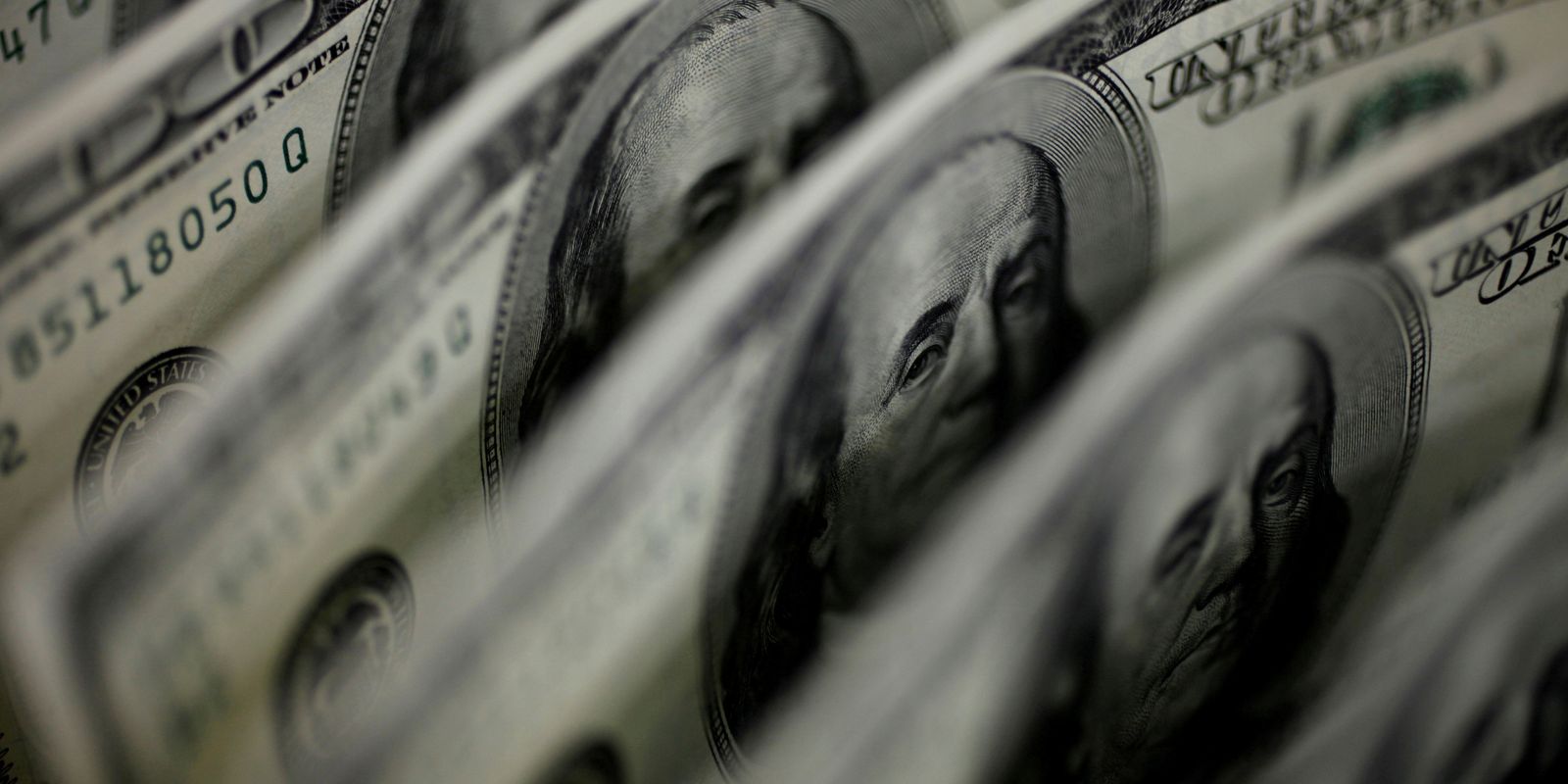 Dólar sobe 8,21%, e bolsa cai 13,88% após reeleição de Lula