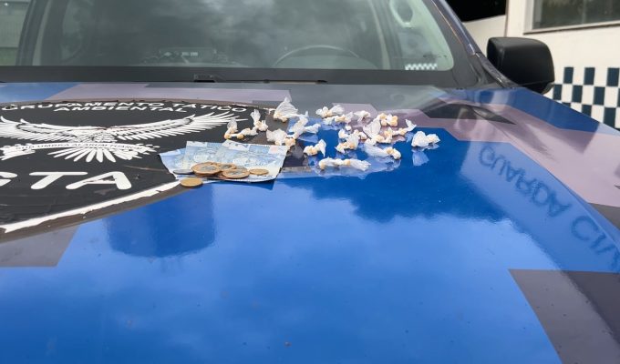 Mulher que cumpria pena por tráfico e é presa com crack nas imediações da rodoviária de Montes Claros