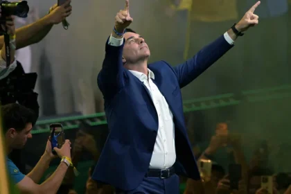 Flávio Bolsonaro enfrentará dois inquéritos criminais sem foro especial a partir de fevereiro