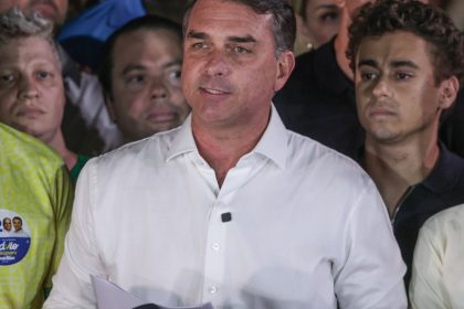 Polícia Federal cancela passaportes de Flávio Bolsonaro
