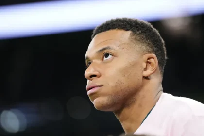 Meme de Mao: Mbappé vira questão de Estado na China e pede desculpa