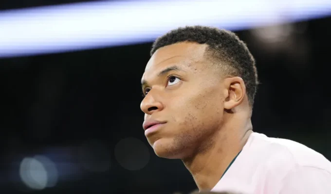 Meme de Mao: Mbappé vira questão de Estado na China e pede desculpa