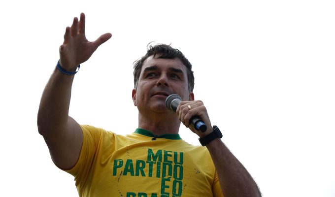 Aliado de Trump diz que Flávio Bolsonaro chegou aos EUA