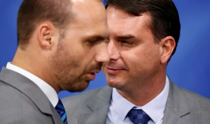 Fuga de Flávio engrossa lista de bolsonaristas que deixaram o país