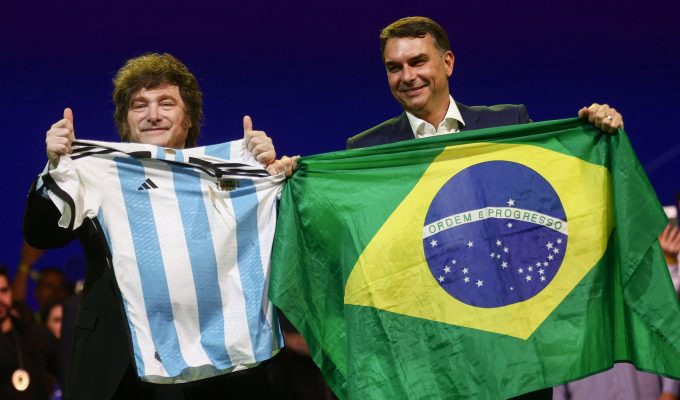 Parlamentares da Argentina pedem investigação sobre possível fuga de Flávio pelo país, diz jornal