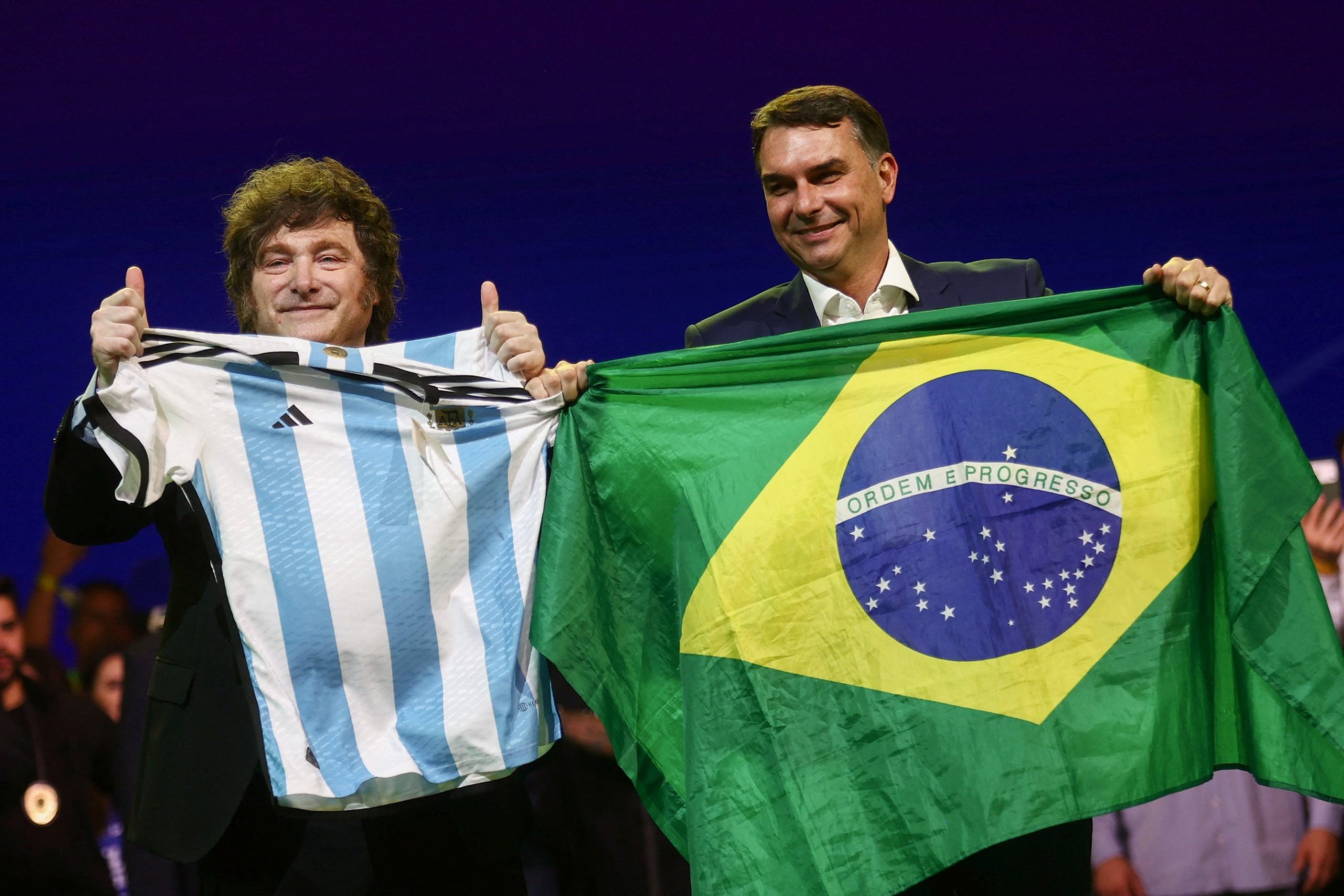 Parlamentares da Argentina pedem investigação sobre possível fuga de Flávio pelo país, diz jornal