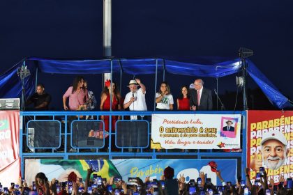 “Ato vergonhoso”, diz Lula sobre fuga de Flávio Bolsonaro