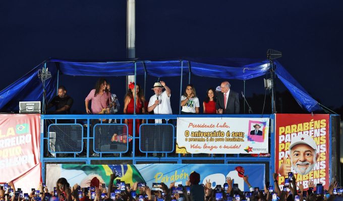 “Ato vergonhoso”, diz Lula sobre fuga de Flávio Bolsonaro