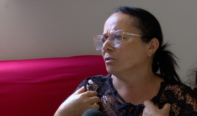 ‘Em estado de choque’, diz mãe de uma das vítimas do acidente na BR-230 entre van e caminhonete na PB; mulher havia perdido a mãe dois dias antes
