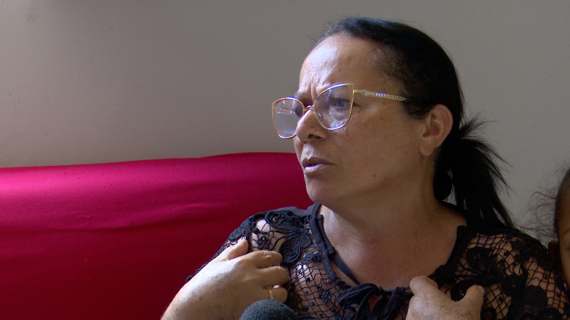 ‘Em estado de choque’, diz mãe de uma das vítimas do acidente na BR-230 entre van e caminhonete na PB; mulher havia perdido a mãe dois dias antes