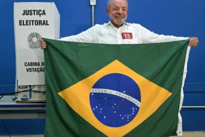 Lula vota e enaltece mobilização popular: “nunca vi nada igual”