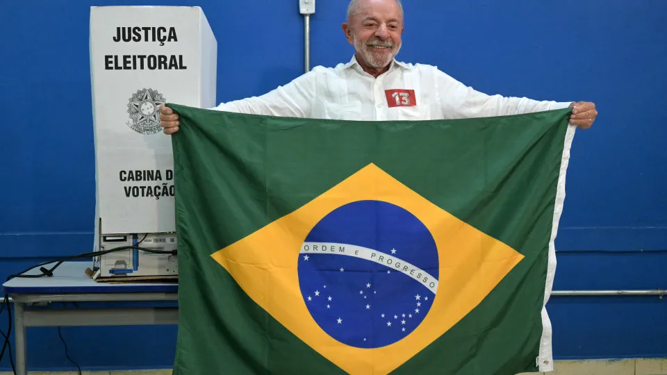 Lula vota e enaltece mobilização popular: “nunca vi nada igual”