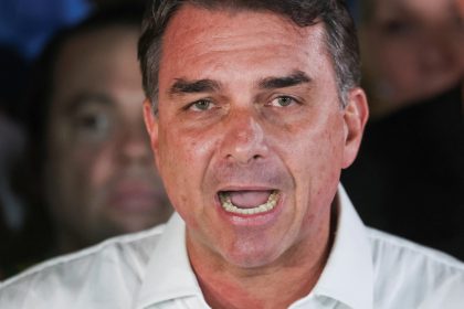 Governo Trump dará visto para Flávio Bolsonaro e permitirá entrada dele nos EUA