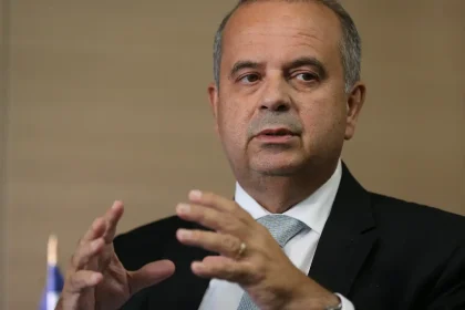 Coordenador de campanha se diz surpreso com fuga de Flávio