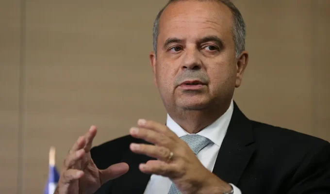 Coordenador de campanha se diz surpreso com fuga de Flávio