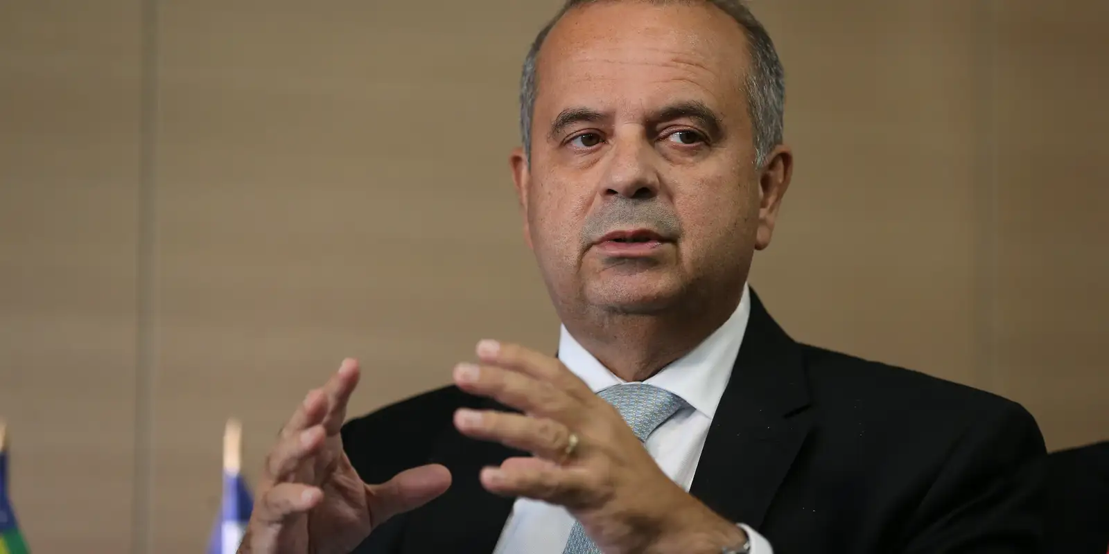 Coordenador de campanha se diz surpreso com fuga de Flávio