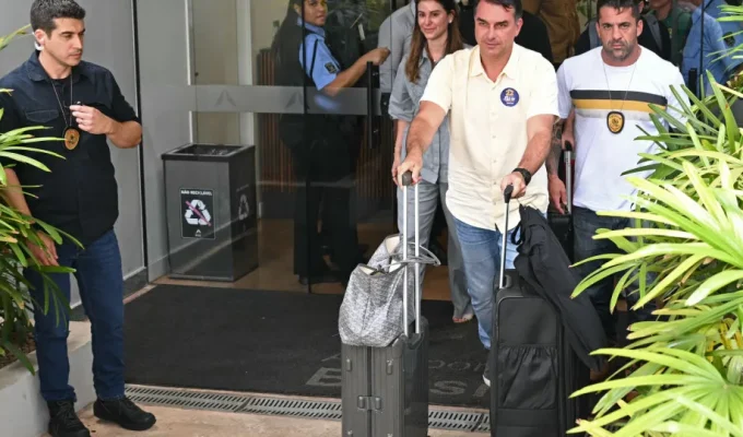 EUA darão visto a Flávio Bolsonaro após saída do Brasil? Entenda o caso