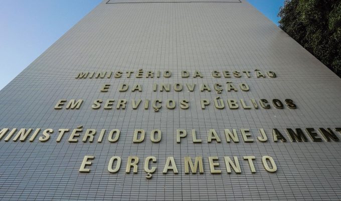 Governo libera R$ 5,2 bilhões para reforçar assistência social e saúde